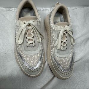 Dolce Vita Dolan Vanilla Pearl embellishment meets platform sneaker 9.5 like new